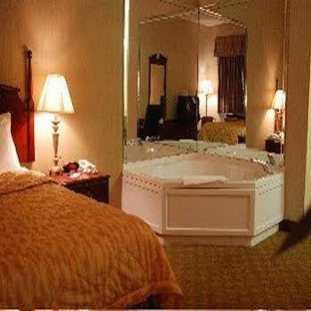 La Quinta By Wyndham Buffalo Airport