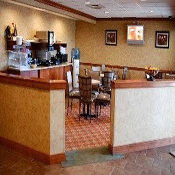 Hotel La Quinta By Wyndham Buffalo Airport 3*