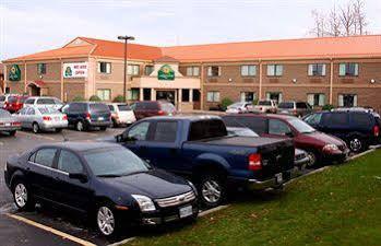 Hotel La Quinta By Wyndham Buffalo Airport 3*