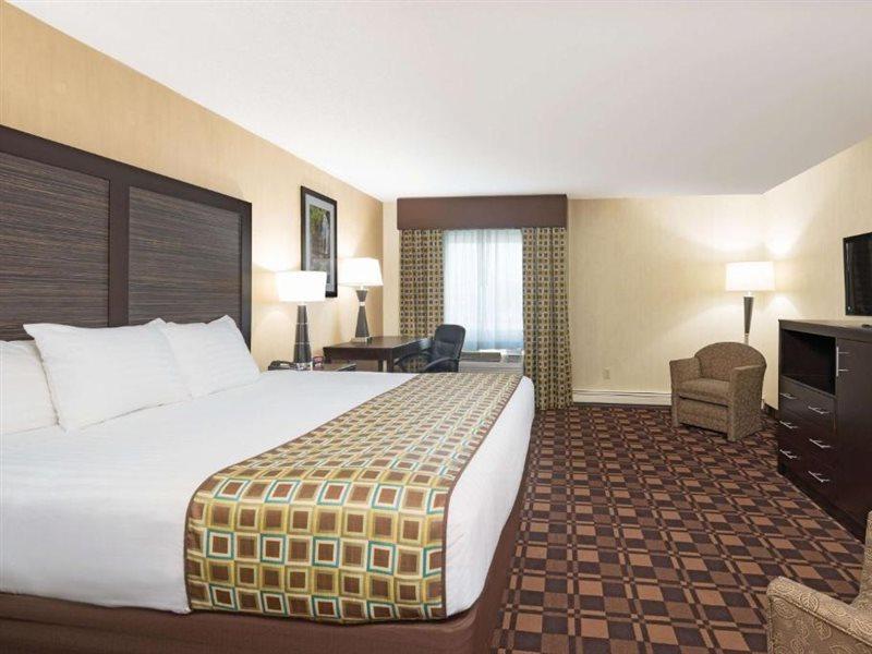 La Quinta By Wyndham Buffalo Airport Hotel 3*