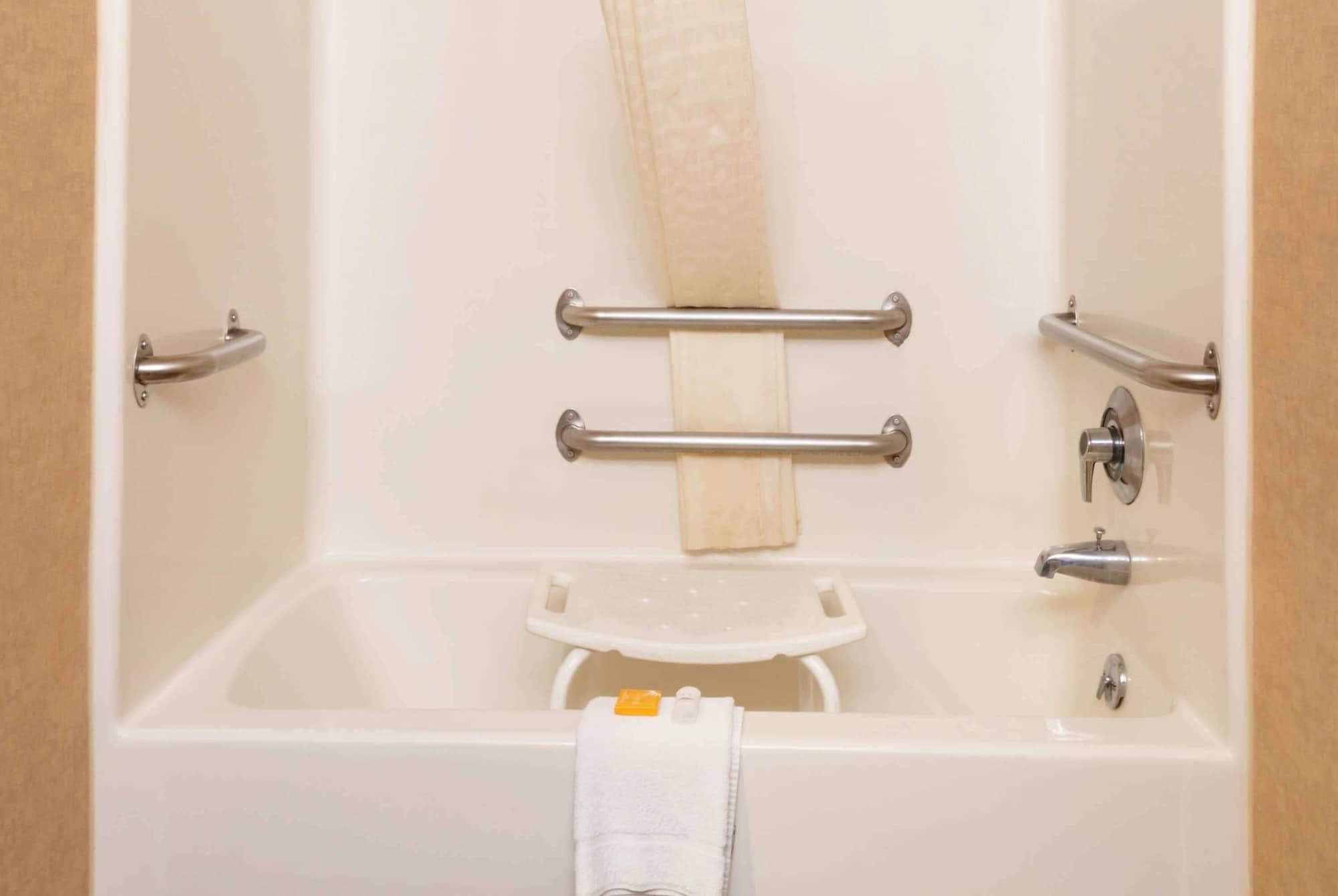 La Quinta By Wyndham Buffalo Airport Hotel 3*