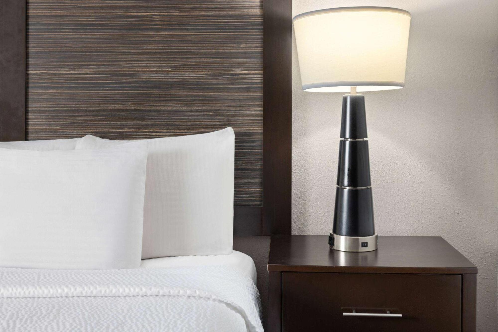 Hotel La Quinta By Wyndham Buffalo Airport