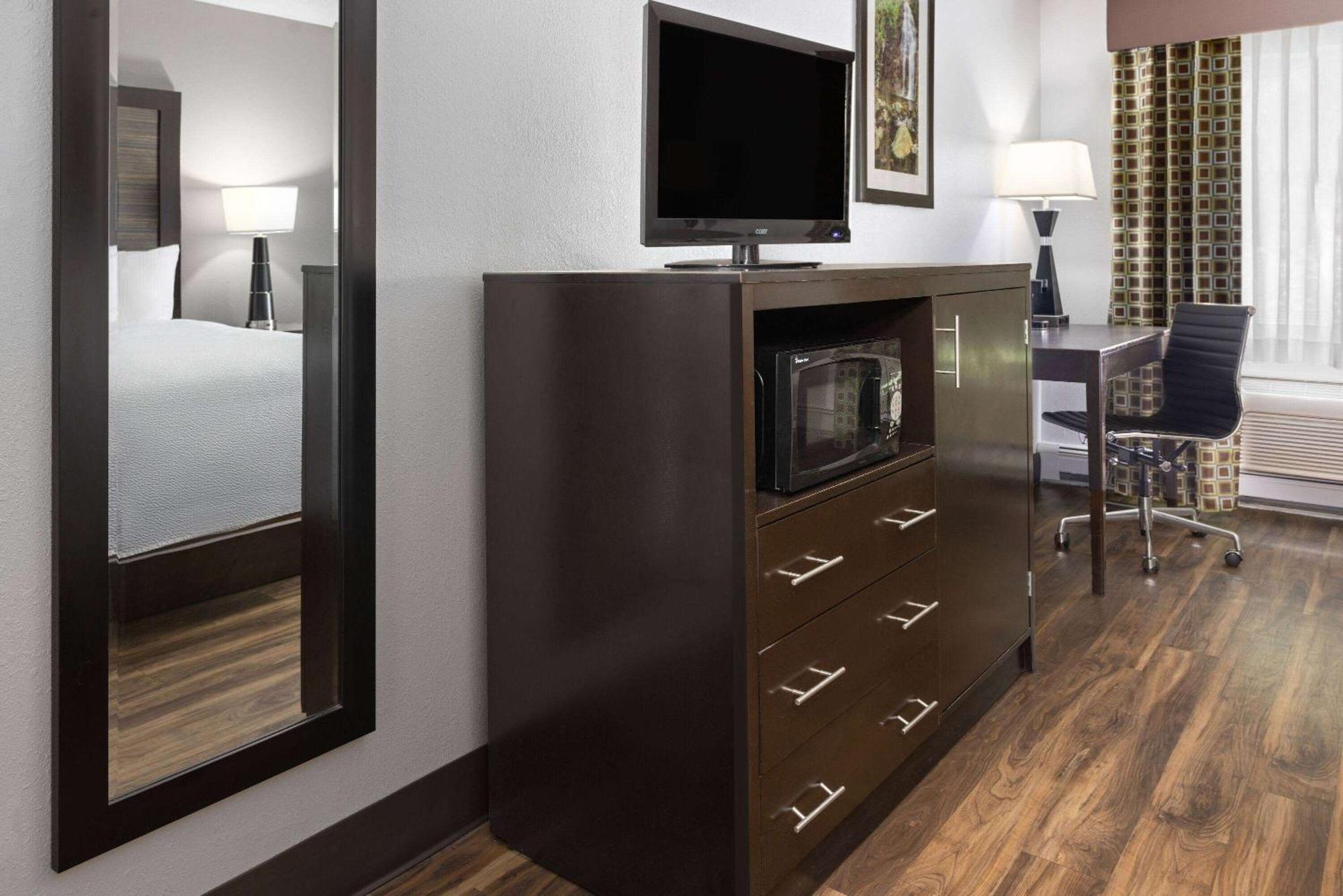 La Quinta By Wyndham Buffalo Airport 3*