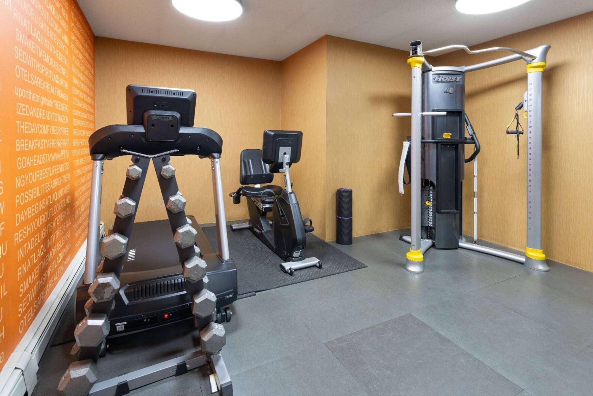 La Quinta By Wyndham Buffalo Airport Hotel 3*